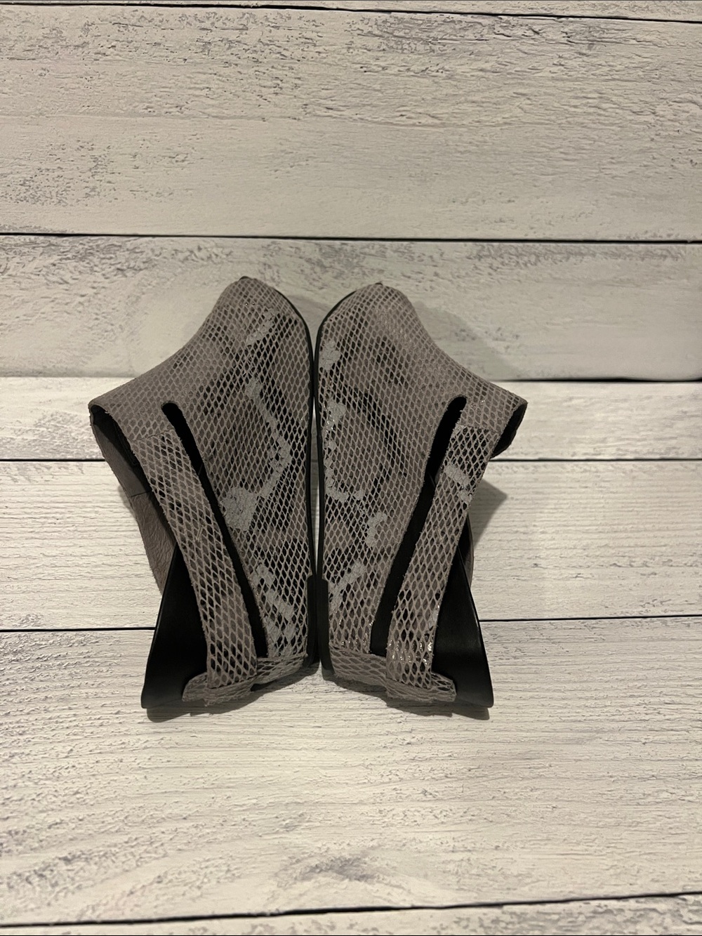 Tsubo Gray Open-Toe Slide Sandals with Textured Upper - Picture 7 of 9